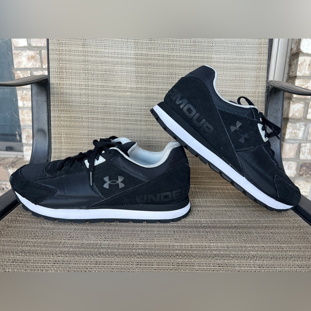 Under Armor Essential Runner Mens Training Shoes. Gently Worn.. Size 10.5